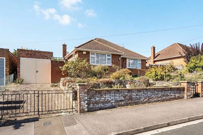 3 Bedroom Detached House For Sale In Balmoral Road, Salisbury, SP1