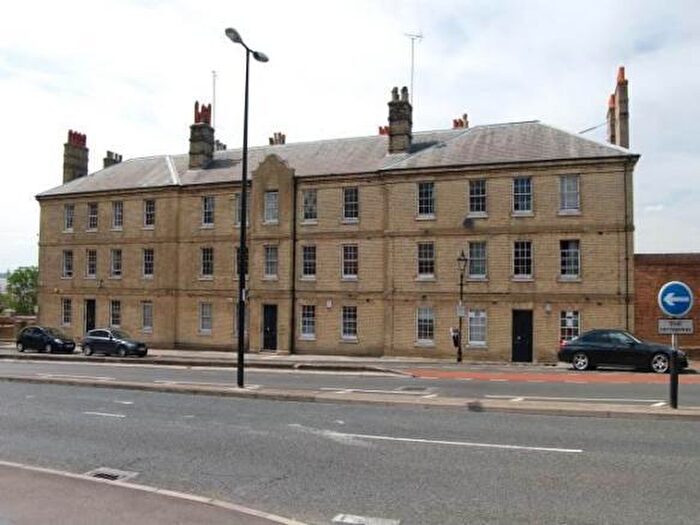 3 Bedroom Flat To Rent In Dock Road, Gillingham, Kent, ME4