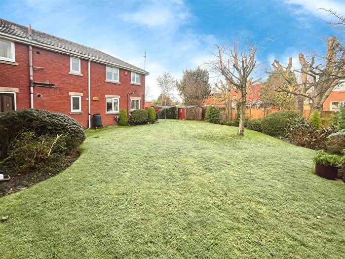 1 Bedroom Flat For Sale In Meadow View, Southport, PR8