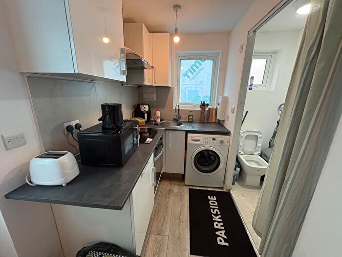 Studio To Rent In Upper Bevendean Avenue, Brighton, BN2