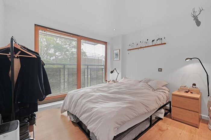 2 Bedroom Apartment For Sale In Globe Road, Stepney Green, E1