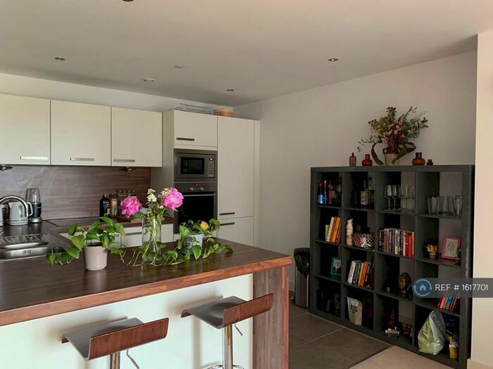 2 Bedroom Flat To Rent In Cypress Place, Manchester, M4