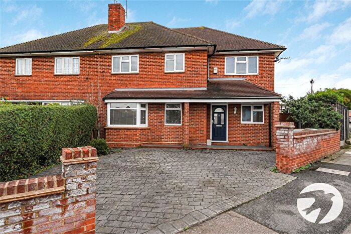 4 Bedroom Semi Detached House For Sale In Blenheim Drive, Welling, Kent, DA16