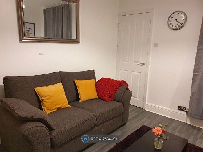 4 Bedroom Terraced House To Rent In Manfield Road, Northampton, NN1