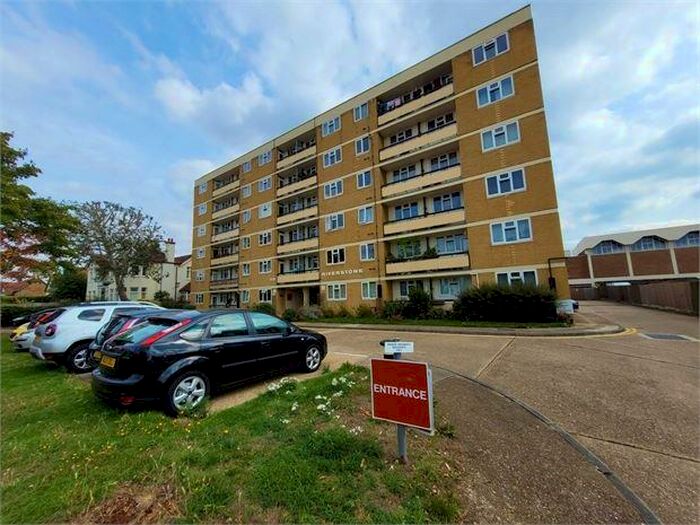 2 Bedroom Apartment To Rent In Crowstone Road, Westcliff On Sea, Westcliff On Sea, SS0
