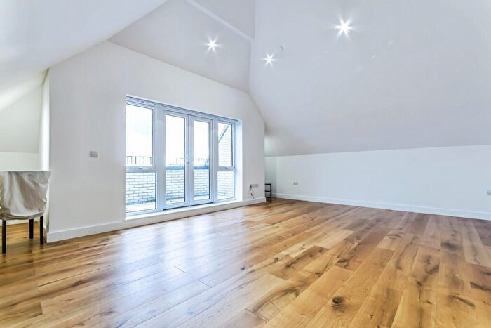 2 Bedroom Flat For Sale In Russell Hill, Purley, CR8