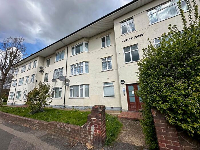 2 Bedroom Flat For Sale In Blundell Road, Edgware, HA8