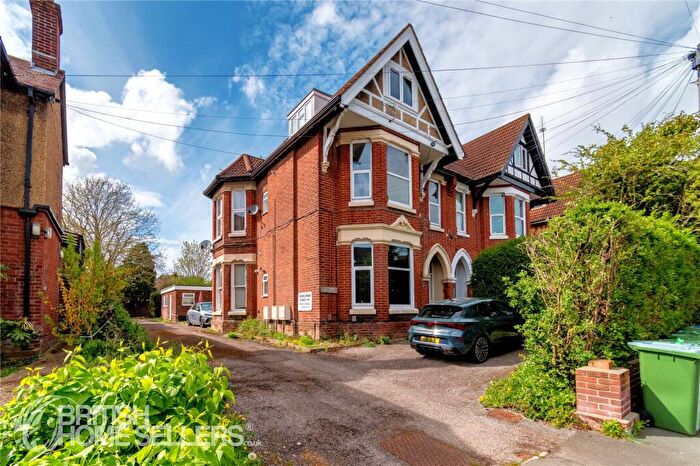 1 Bedroom Apartment For Sale In Hill Lane, Southampton, Hampshire, SO15