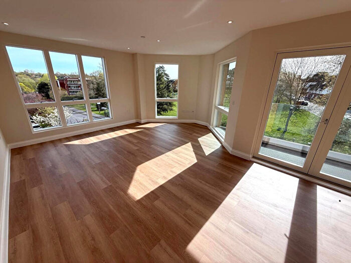 2 Bedroom Apartment To Rent In High Road, Chigwell, IG7