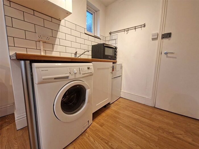 Studio To Rent In Fairbridge Road, Archway, London, N19