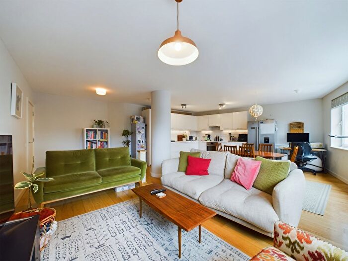 2 Bedroom Flat For Sale In Steedman Street, London, SE17