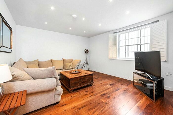 2 Bedroom Apartment To Rent In Copenhagen Street, London, N1