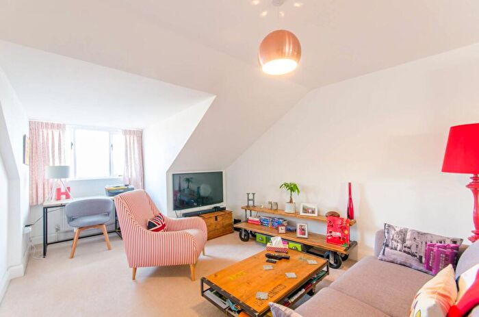 2 Bedroom Maisonette To Rent In Shernhall Street, Walthamstow Village, London, E17