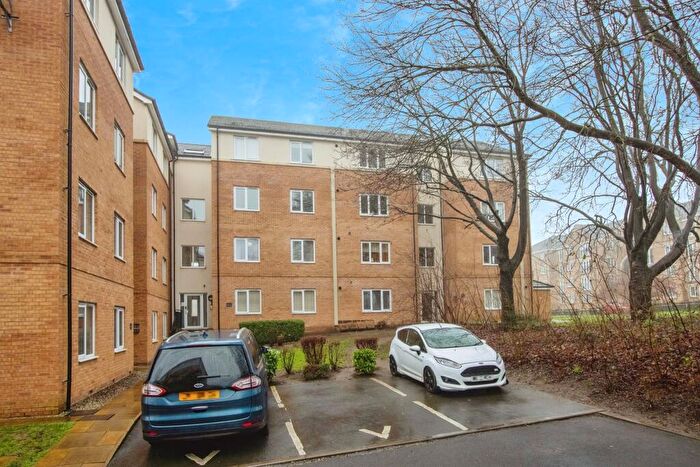 2 Bedroom Flat For Sale In Holly Way, Leeds, LS14