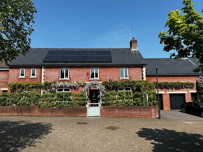 5 Bedroom House For Sale In Home Farm Close, Heddington, SN11