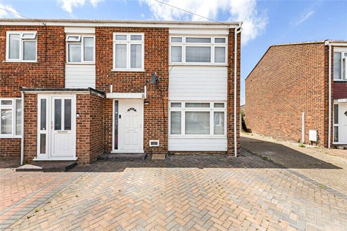 3 Bedroom End Of Terrace House For Sale In Levett Close, Isle Of Grain, Rochester, Kent, ME3