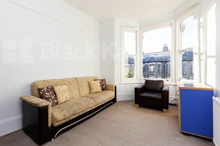 3 Bedroom Flat To Rent In Sydney Road, Turnpike Lane, N8