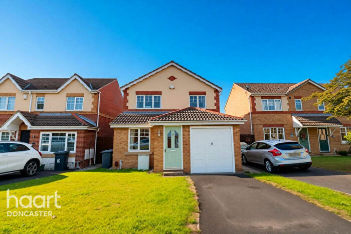 3 Bedroom Detached House For Sale In Castle Avenue, Rossington, Doncaster, DN11