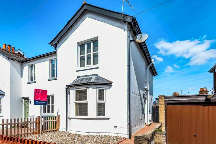 2 Bedroom End Of Terrace House To Rent In Glovers Road Reigate, RH2