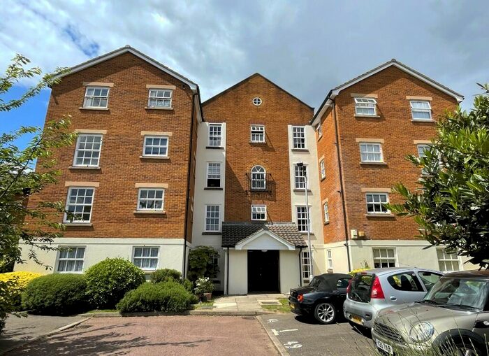 Studio To Rent In Moriatry Close, London, N7