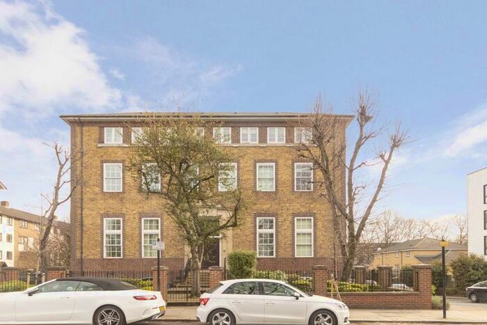 2 Bedroom Flat To Rent In Greenview Close, London, W3