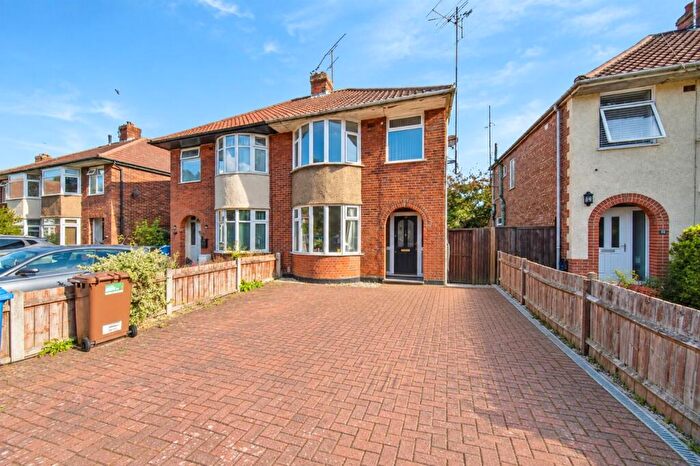 3 Bedroom Semi-Detached House For Sale In Edward Close, Ipswich, IP1