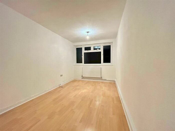 2 Bedroom Flat To Rent In Barn Mead, Harlow, CM18
