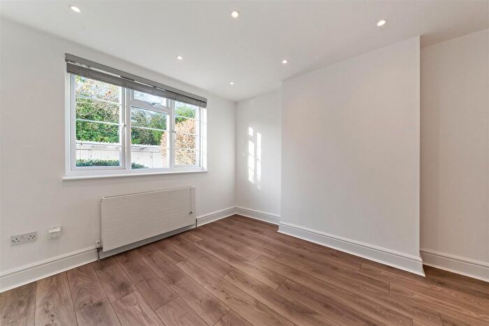 2 Bedroom Flat For Sale In Durham Close, London, SW20