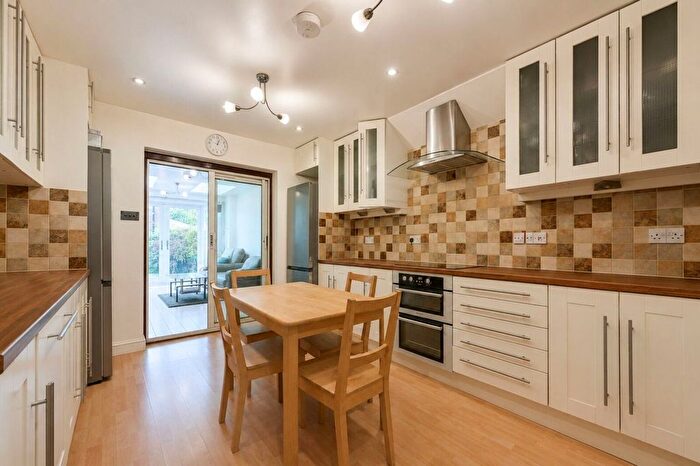 5 Bedroom Property To Rent In Aldershot Road, Guildford, GU2