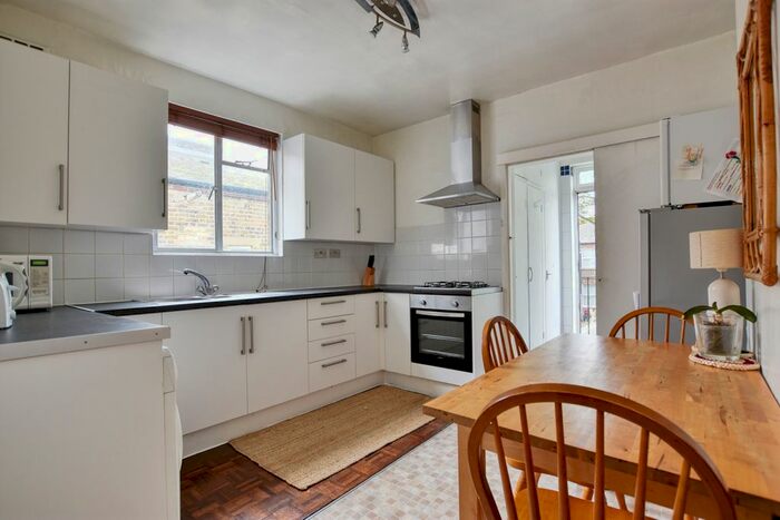 2 Bedroom Flat To Rent In Allington Road, London, W10