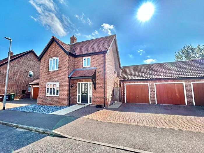 3 Bedroom Detached House For Sale In Royal Sovereign Crescent, Bradwell, Great Yarmouth, NR31