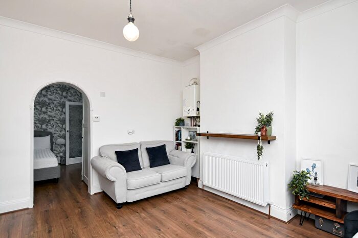 1 Bedroom Flat For Sale In Ness Road, Shoeburyness, Essex, SS3