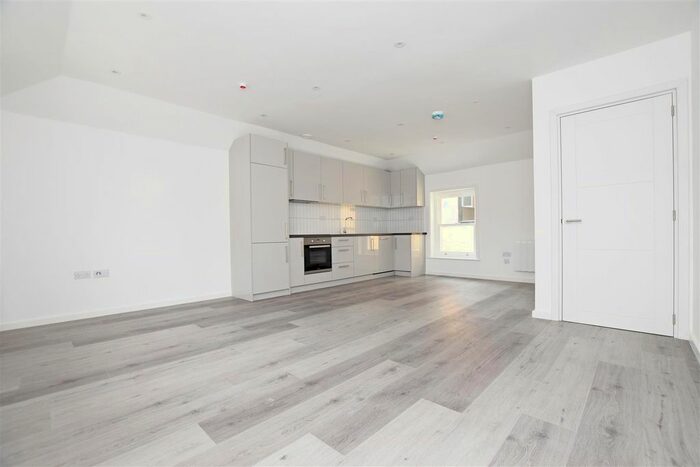1 Bedroom Flat To Rent In High Street, Hampton Hill, Hampton, TW12