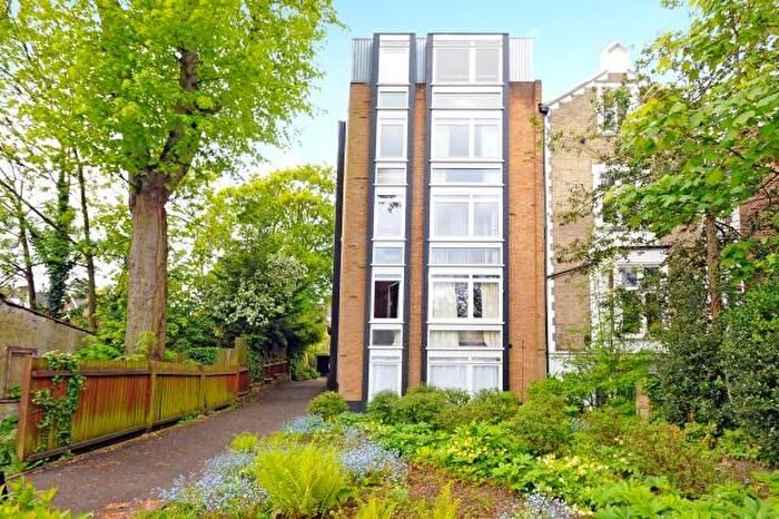2 Bedroom Flat To Rent In Park Road, Richmond, TW10