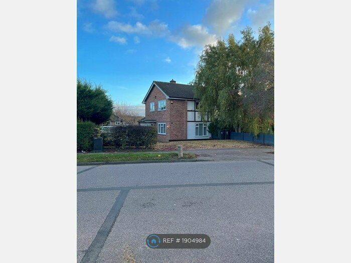 2 Bedroom Semi-Detached House To Rent In Oakwood Hill, Loughton, IG10
