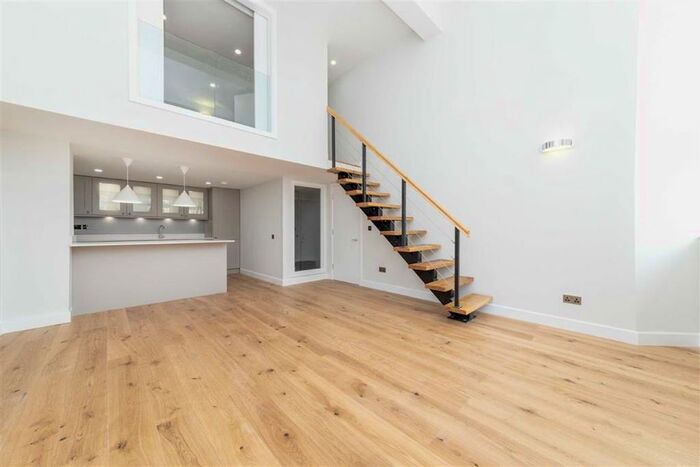 2 Bedroom Flat To Rent In Sandland Street, London, WC1R