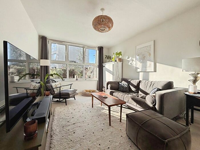 2 Bedroom Apartment For Sale In Stratford Road, London, E13