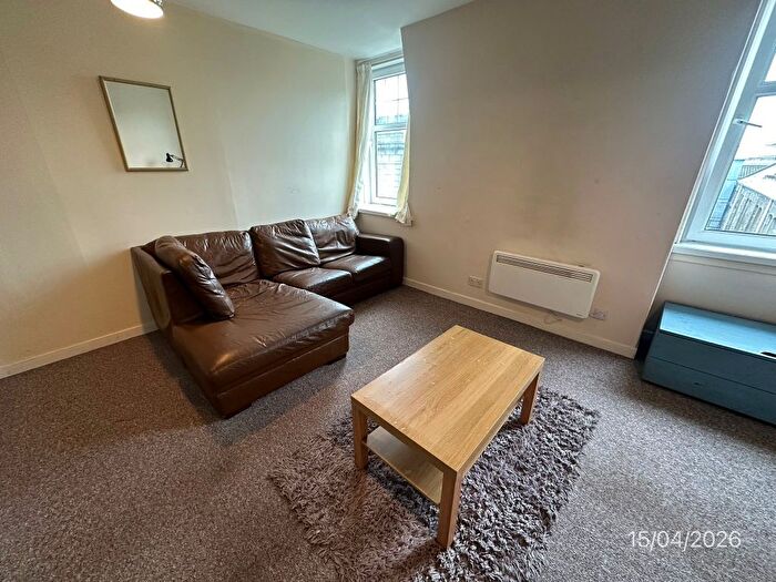3 Bedroom Flat To Rent In Bon Accord Terrace, Top Floor, Aberdeen, AB11
