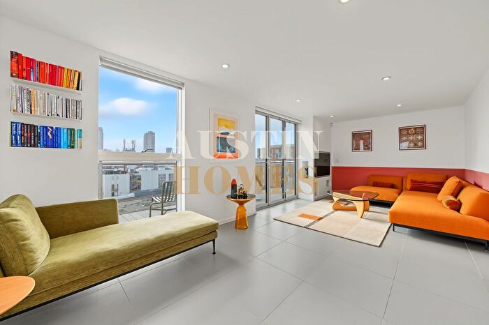 3 Bedroom Flat To Rent In Dance Square, EC1V