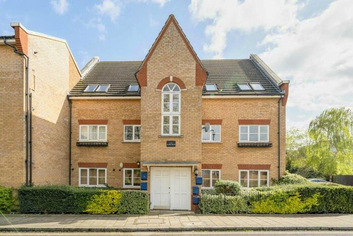 2 Bedroom Flat To Rent In Alpine Grove, Victoria Park, E9