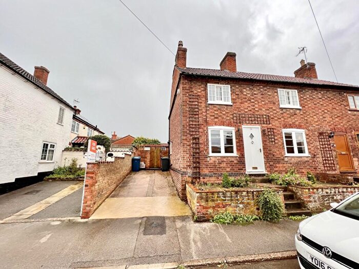 2 Bedroom Cottage To Rent In Kneeton Road, East Bridgford, Nottingham, NG13