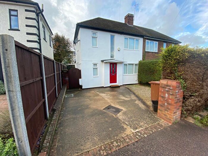 3 Bedroom House To Rent In Common Rise, SG4