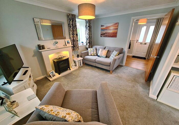 2 Bedroom End Of Terrace House For Sale In Denbigh Close, Southampton, SO40