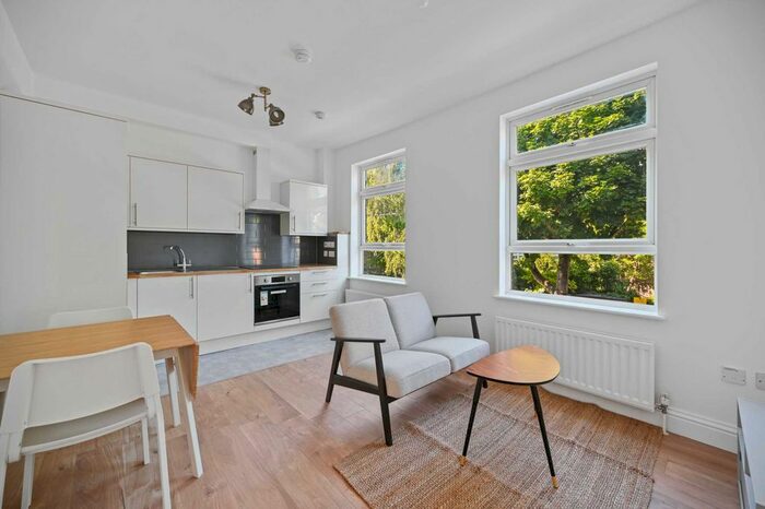 1 Bedroom Flat To Rent In Lillie Road, Fulham, London, SW6