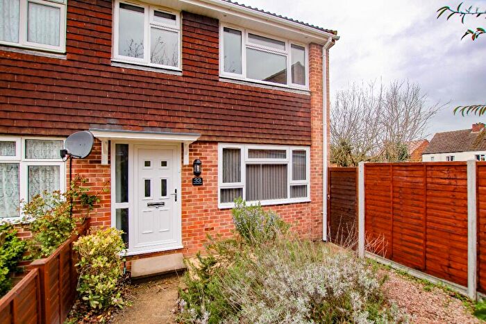 3 Bedroom End Of Terrace House To Rent In Northwood Drive, Newbury, Berkshire, RG14