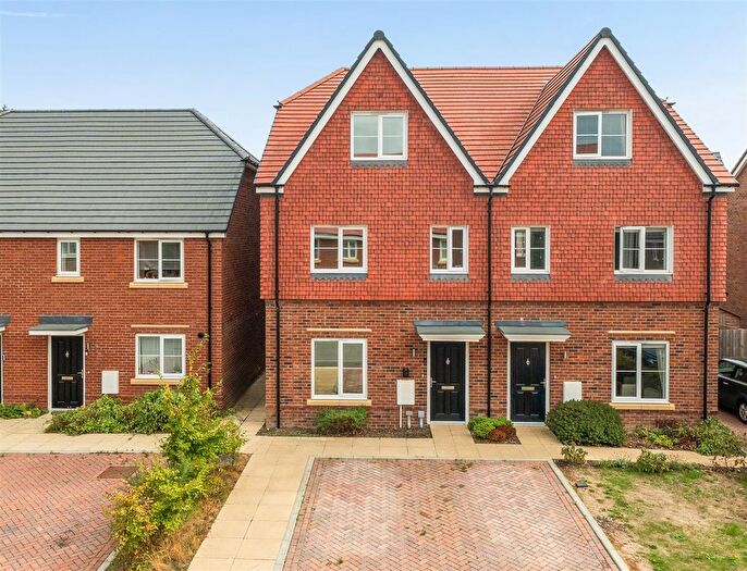 4 Bedroom Town House For Sale In Beaufort Park, Wokingham, Berkshire, RG40