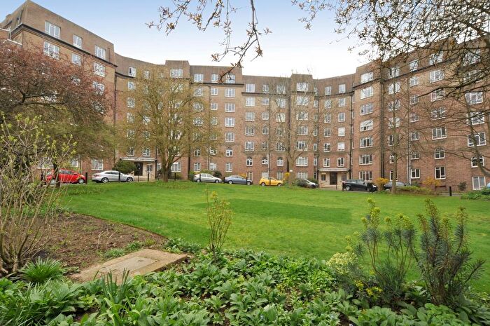 2 Bedroom Flat To Rent In Furze Hill, Hove, BN3