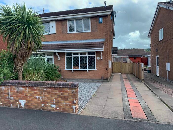 Property To Rent In Dunsford Avenue, Baddeley Edge, Stoke-On-Trent, ST2
