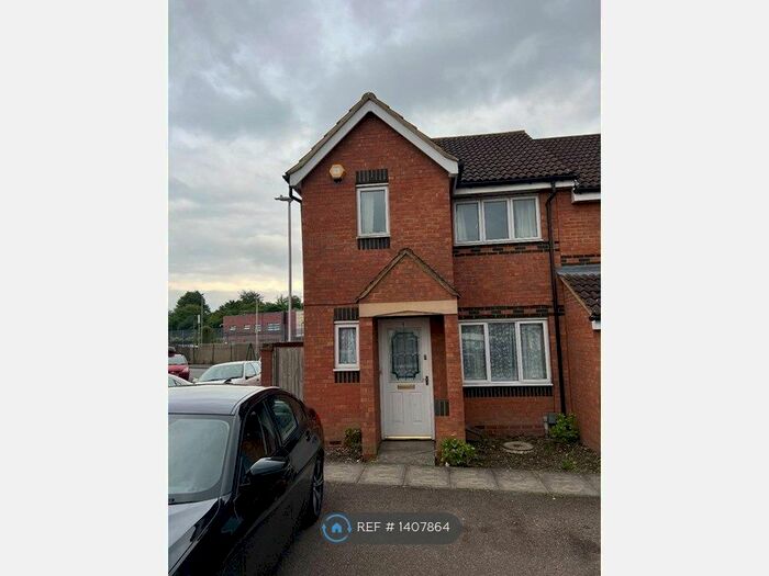 3 Bedroom End Of Terrace House To Rent In Dunraven Avenue, Luton, LU1