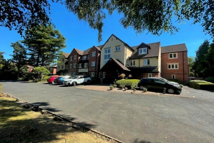 2 Bedroom Flat To Rent In Penn Road, Wolverhampton, WV4